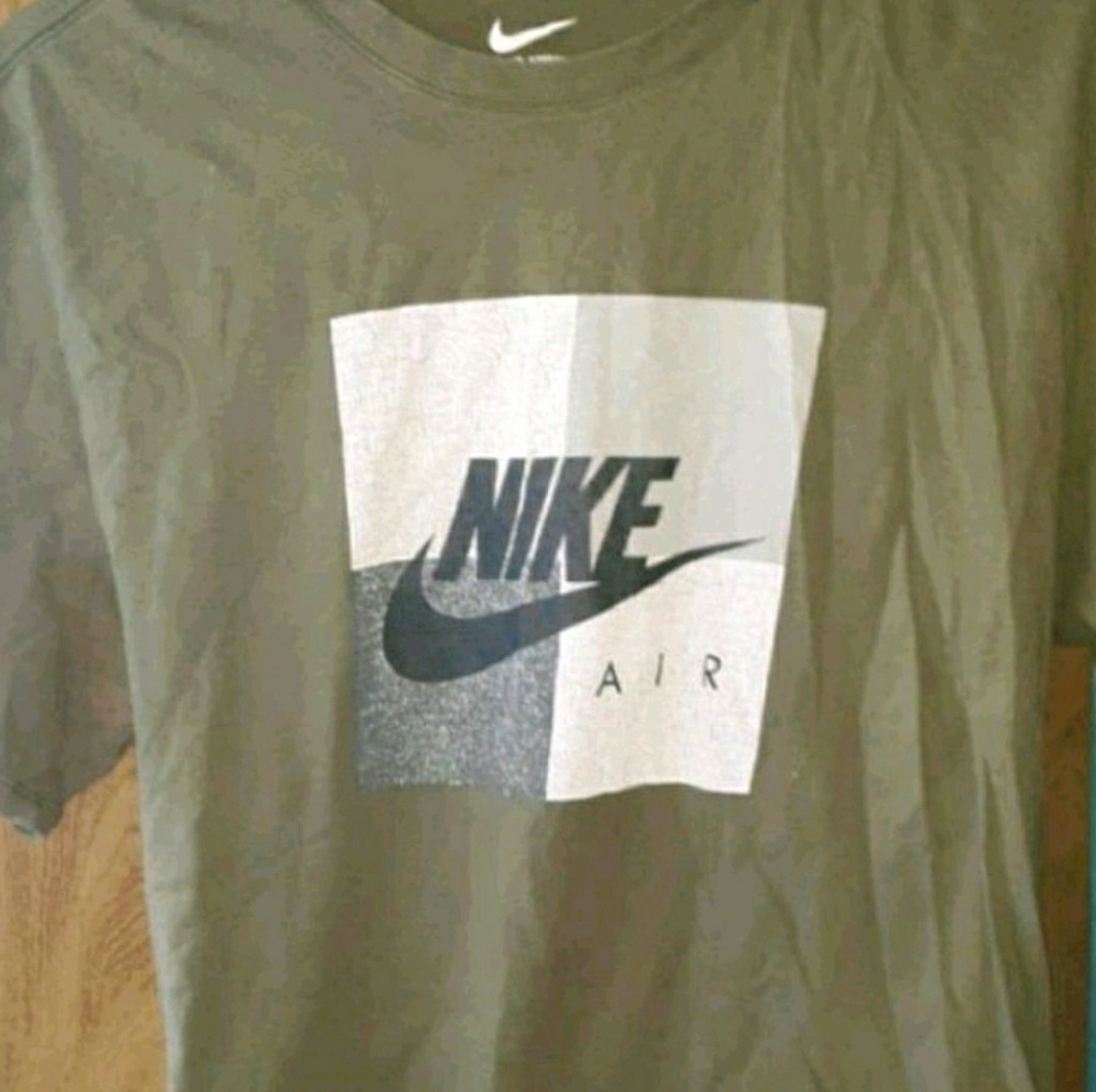 Large Green Nike Tee